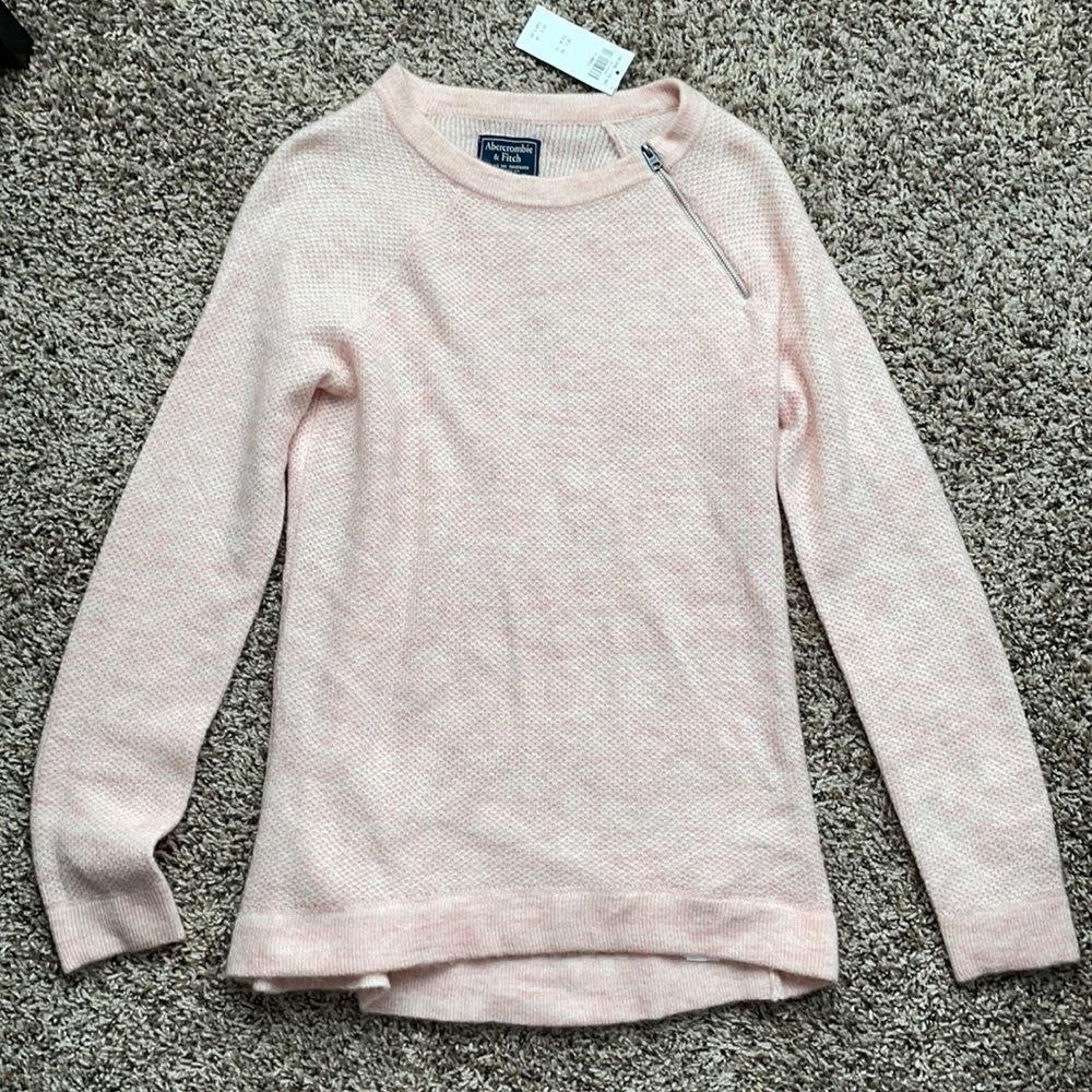Abercrombie & Fitch zipper necked pink sweater